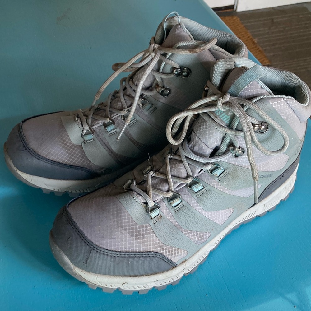 Northside Women’s waterproof hiking boot size 10